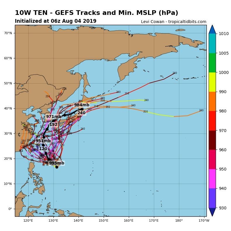 最新全球預報系統模擬路徑圖可見，過半數路徑均顯示颱風會影響台灣。（圖擷取自tropicaltidbits）