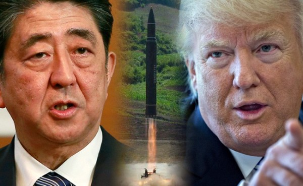 日本首相安倍晉三針對北韓今晨發射飛彈經過日本北海道上空的緊急事件,立即和美國川普總統電話會談,川普再度表示「美國100%站在日本的一邊」,雙方也同時再確認「有必要加強對北韓的壓力」。(本報合成,美聯社、彭博) 日本首相安倍晉三針對北韓今晨發射飛彈經過日本北海道上空的緊急事件,立即和美國川普總統電話會談,川普再度表示「美國100%站在日本的一邊」,雙方也同時再確認「有必要加強對北韓的壓力」。(本報合成,美聯社、彭博)