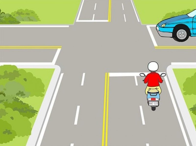 魔王考題!騎士應如何行駛較安全?1.機車行至路口時應減速接近,並小心通過路口。2.機車行至路口時應先停在交岔路口前,等汽車通過後再繼續通行。3.不需理會右側來車,只需按鳴喇叭加速通過即可。正確答案是1,有51%考生答錯。(公路總局提供) 魔王考題!騎士應如何行駛較安全?1.機車行至路口時應減速接近,並小心通過路口。2.機車行至路口時應先停在交岔路口前,等汽車通過後再繼續通行。3.不需理會右側來車,只需按鳴喇叭加速通過即可。正確答案是1,有51%考生答錯。(公路總局提供)