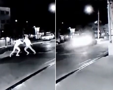 父子二人過馬路時默契不佳，慘遭車輛高速撞亡。（合成照，擷取自YouTube）