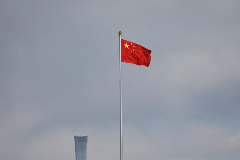 邵子平取得中國身分證，也因此遭我國註銷台灣戶籍。對此，邵子平質疑我國政府「違憲」，將對內政部移民署及相關官員提出行政訴訟。（彭博資料照）