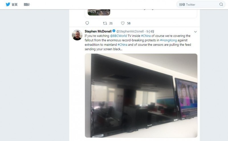 英國BBC記者麥笛文（Stephen McDonell）於推特PO出一張照片，表示如果在中國收看BBC World，螢幕呈現一片黑。（圖擷取自BBC記者Stephen McDonell推特）