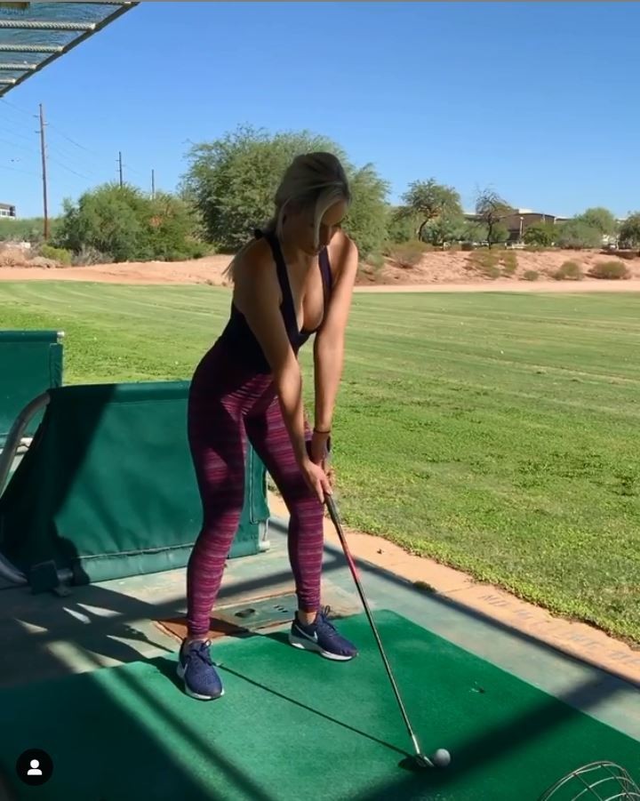 美國F奶正妹高爾夫球選手斯皮拉納日前在IG上分享揮桿練習影片，短短幾天就獲得70萬點擊率。（照片取自Paige Spiranac IG）