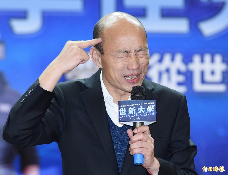 高雄市長韓國瑜先前面對媒體提問「反送中」,回答「不知道、不曉得」,引起許多網友不滿,之後面對媒體提問有關香港學生在高雄文化中心舉行的「反對逃犯條例」集會,韓國瑜再度避答,節目主持人陳凝觀對此相當憤怒,嗆韓國瑜「對不起這個國家,只想奪權」。(資料照) 高雄市長韓國瑜先前面對媒體提問「反送中」,回答「不知道、不曉得」,引起許多網友不滿,之後面對媒體提問有關香港學生在高雄文化中心舉行的「反對逃犯條例」集會,韓國瑜再度避答,節目主持人陳凝觀對此相當憤怒,嗆韓國瑜「對不起這個國家,只想奪權」。(資料照)