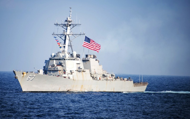 美國海軍昨日派遣兩艘海軍艦艇穿越台灣海峽。圖為驅逐艦「史塔森號」。（美聯社）