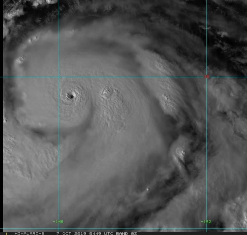 哈吉貝的颱風眼清晰可見。（圖擷取自賈新興臉書）