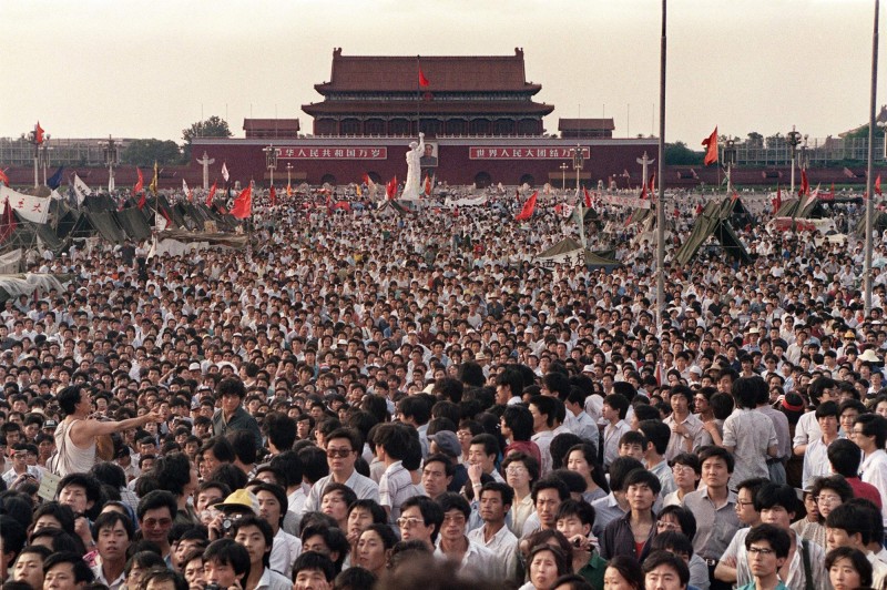 圖為六四事件前夕，1989年6月2日天安門廣場中國大學生聚集的畫面。（法新社）