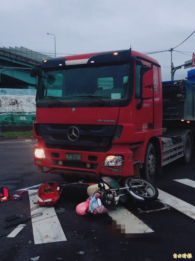 砂石車違規左轉撞死騎士 司機過失致死被起訴 - 社會 - 自由時報電子報