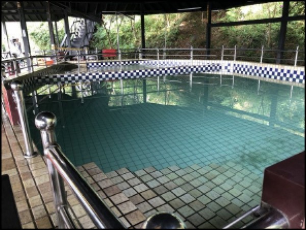 äºç¼æ·±æ±&nbsp;ï¼ç·ç«¥å¨éæ¢¯æè¢«äººç¼ç¾ãï¼è³æç§ï¼