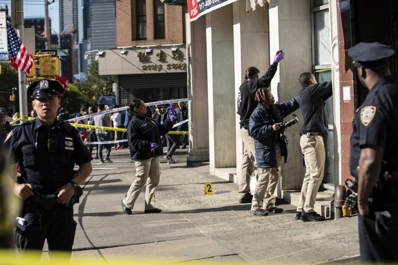 曼哈頓唐人街附近發生連續殺人案，共有4名街友遭殺害，1人頭部重創送醫。（美聯社）