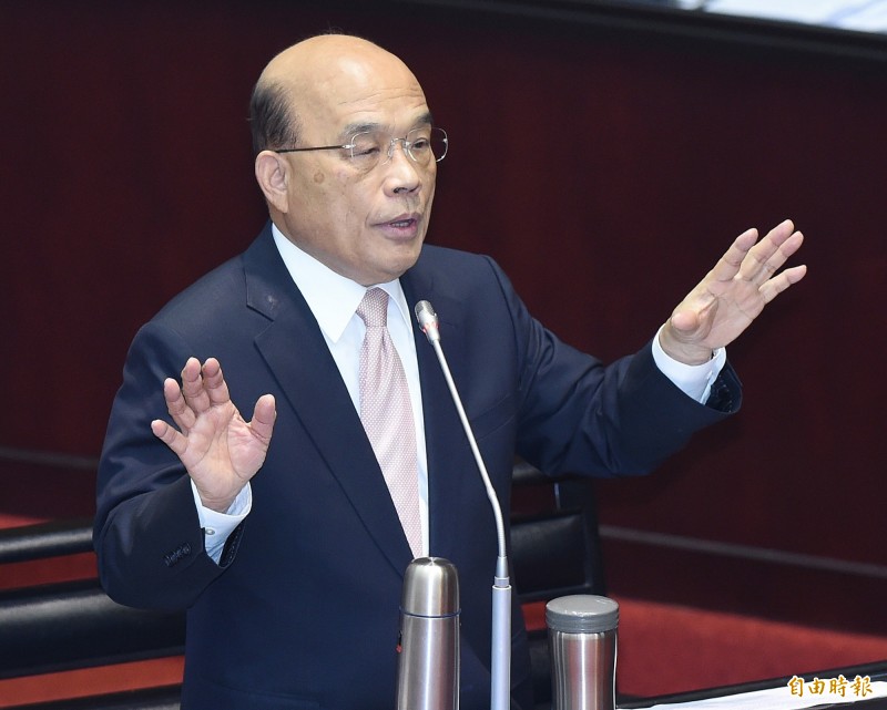 國民黨立委曾銘宗說,高鐵延伸到屏東一事宣布後,股價就往下跌,高鐵股東是否能跟行政院或交通部求償?蘇貞昌強調,未來軌道興建是由政府負責而非高鐵公司,根據他的法律專業,「這到法院去是告不贏的!」(記者廖振輝攝) 國民黨立委曾銘宗說,高鐵延伸到屏東一事宣布後,股價就往下跌,高鐵股東是否能跟行政院或交通部求償?蘇貞昌強調,未來軌道興建是由政府負責而非高鐵公司,根據他的法律專業,「這到法院去是告不贏的!」(記者廖振輝攝)