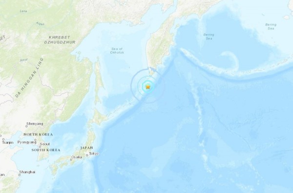 美國地質調查所(USGS)指出,日本北海道北方、俄羅斯東方千島群島(Kuril Islands)南部,台灣時間今天上午7時20分左右,發生規模6.3的地震,震央位於千島群島南方151公,地震深度17.5公里,目前尚未發布海嘯警報。(圖擷取自USGS) 美國地質調查所(USGS)指出,日本北海道北方、俄羅斯東方千島群島(Kuril Islands)南部,台灣時間今天上午7時20分左右,發生規模6.3的地震,震央位於千島群島南方151公,地震深度17.5公里,目前尚未發布海嘯警報。(圖擷取自USGS)