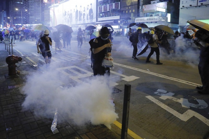 《金融時報》日前（2日）評論，香港反送中抗爭運動將以「流水革命」（“water　revolution”）之名為世人所曉。（美聯社）