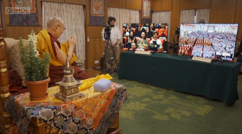 達賴喇嘛透過視訊向台灣信眾弘法。（圖擷取自達賴喇嘛臉書）