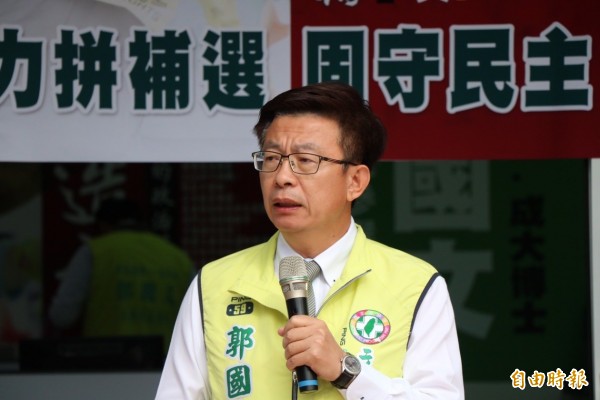 華航機師工會發起罷工進入第5天,勞資雙方談判仍然破局,對社會也造成極大影響,曾參與協調華航空服員罷工事件的前勞動部次長郭國文認為,勞資協商應速戰速決,第一時間就該建立溝通方式,才能降低社會成本負擔,否則拖越久對華航及社會大眾都不利。(資料照) 華航機師工會發起罷工進入第5天,勞資雙方談判仍然破局,對社會也造成極大影響,曾參與協調華航空服員罷工事件的前勞動部次長郭國文認為,勞資協商應速戰速決,第一時間就該建立溝通方式,才能降低社會成本負擔,否則拖越久對華航及社會大眾都不利。(資料照)
