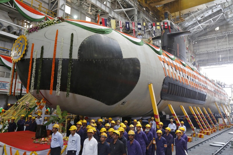 為對抗中國潛艦，印度海軍將著手採購6艘柴電動力潛艦，目前印度積極擴大潛艦部隊的規模，圖為印度向法國採購，並在印度製造的鮋魚級潛艦。（路透）