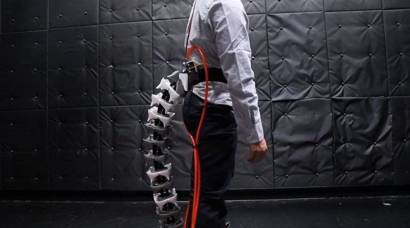 擺動畫面曝光 日科學家打造出人類專用 機械尾巴 國際 自由時報電子報