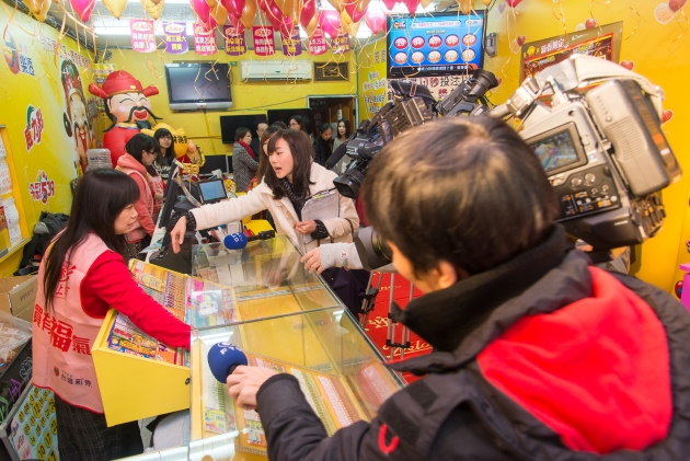 百萬大獎連連刮出 台彩刮刮樂買氣強強滾 - 熱門新訊 - 自由電子報