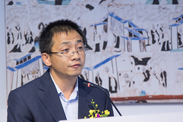 敦煌研究院石窟考古研究所所長張小剛在莫高窟一待16年，過著苦行僧的生活卻甘之如飴。