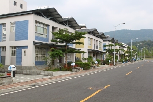 八八風災遭滅村的小林村，重建後打造「社區綠電系統」，並採用汰役電池。