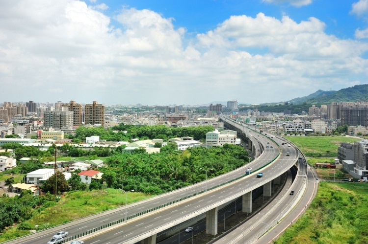 「鄉林天韻」基地位於接近北屯路的台 74 線與中山路匣道口附近。