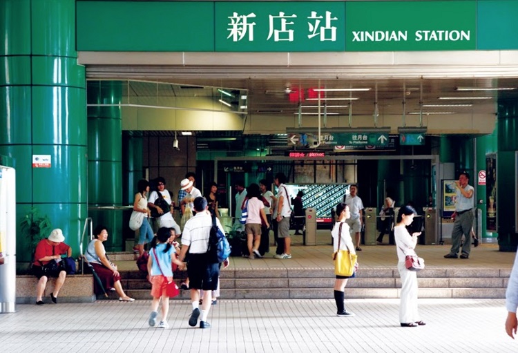 「碧波白」散步到新店捷運站只要200公尺距離,約3分鐘,交通便利。