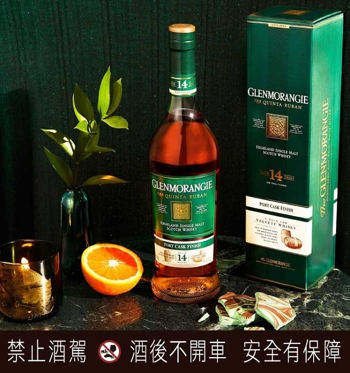 格蘭傑14年波特桶QUINTA RUBAN，帶有玫瑰花香與如紅酒般的醇厚風味，適合送給品味非凡的品酒人，建議售價1,400元。
