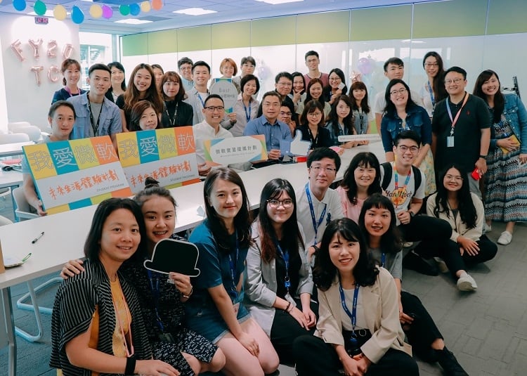 台灣微軟實習生可選擇大陸、美國或是台灣的主管擔任自己的提攜人，透過提攜制度更了解微軟的文化及職場趨勢。