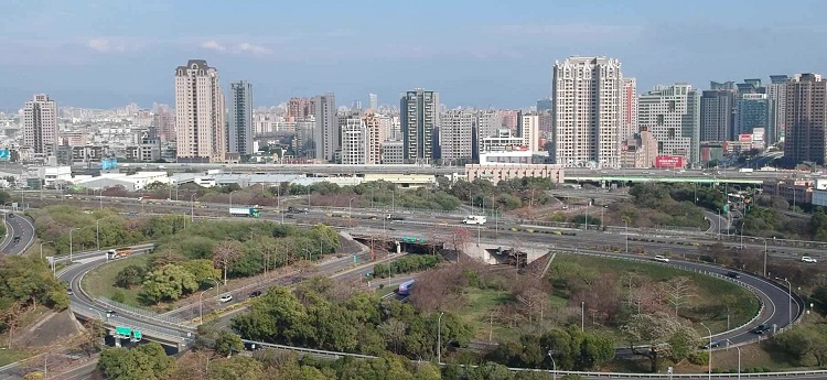 最強交通環伺，坐擁兩快速匝道，雙捷環伺，出行返抵最高效率。