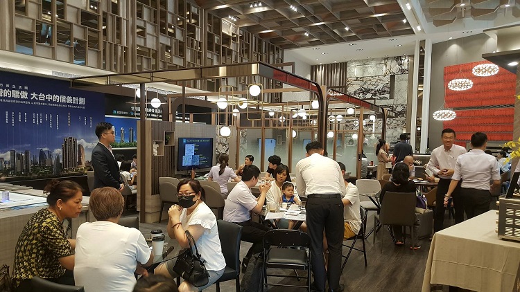 開案以來現場人潮週週爆滿，現場成交聲不絕於耳，短短3週已大幅衝破40億以上的銷售佳績。