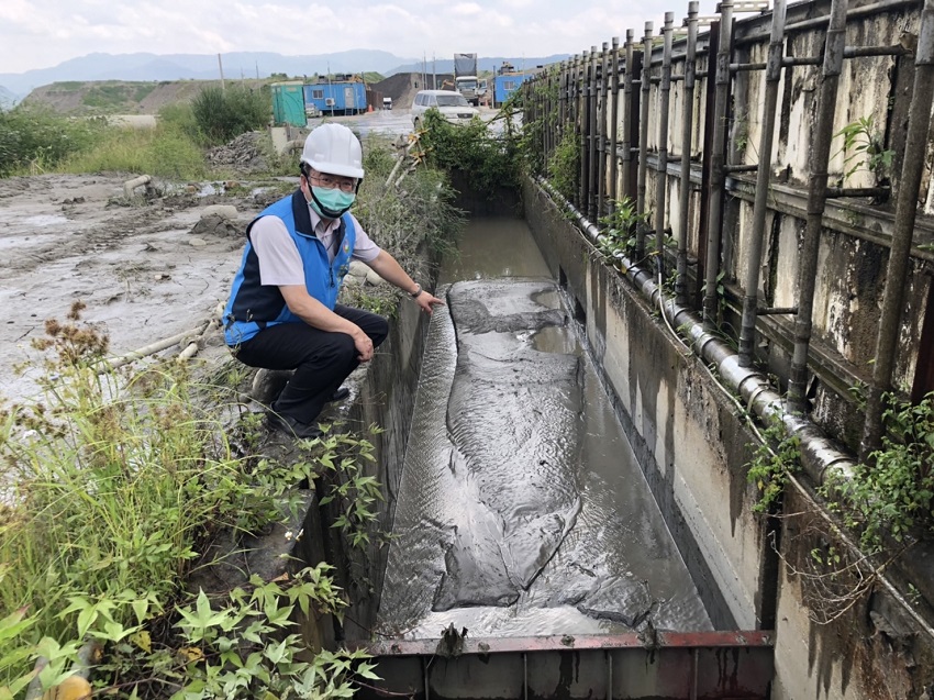 鳥嘴潭工程施工污染環境 環保局主動查核處分 並要求業者立即改善