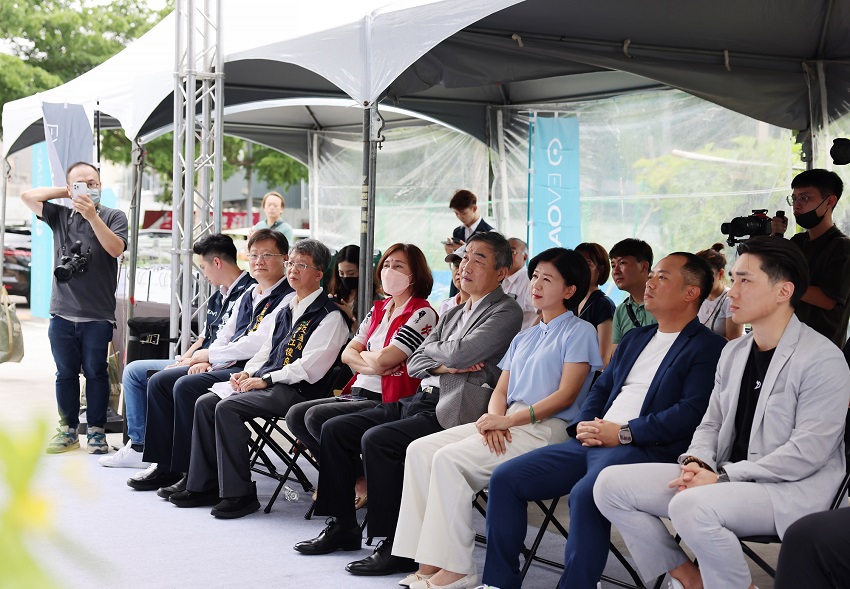 活動當天台中市王育敏、黃國榮副市長、交通局、經發局、停管處及市議會等市政單位代表出席現場，展示公共型快充設施對持續推動電車發展的台中之重要性。(圖文/源點科技提供)