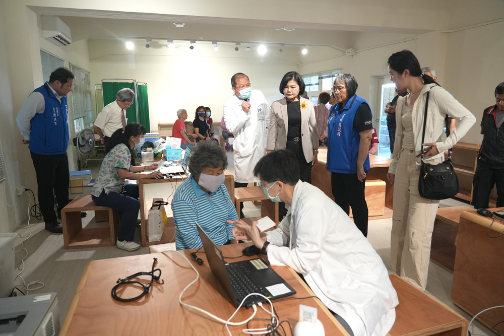 雲林縣府與台大、成大共同啟動「草嶺樟湖照護加值方案」，深入偏鄉守護民眾身、心健康。（圖/雲林縣政府提供）