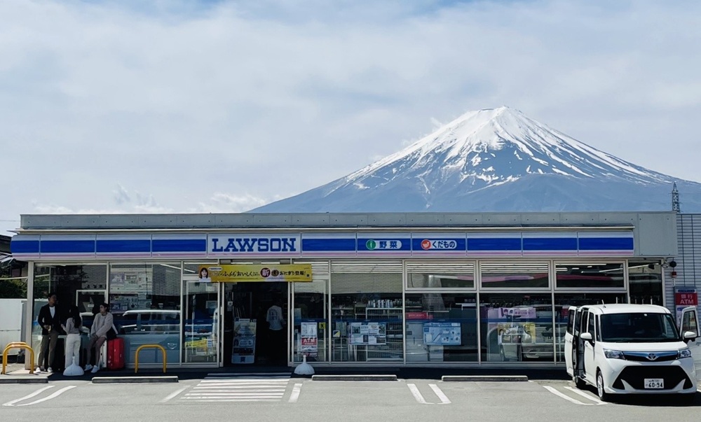 LAWSON是不少台灣人遊日必逛的便利超商，若使用吉鶴卡消費最高可享10%回饋。(圖／本報資料照)
