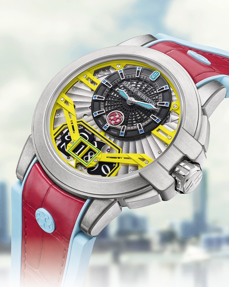 海瑞溫斯頓海洋 Ocean系列Project Z11 Zalium Variation ─ 明快黃/淺藍色/紅色錶帶款，鮮豔色調搭配帶來夏日特有的明亮氛圍。（圖片提供／Harry Winston）