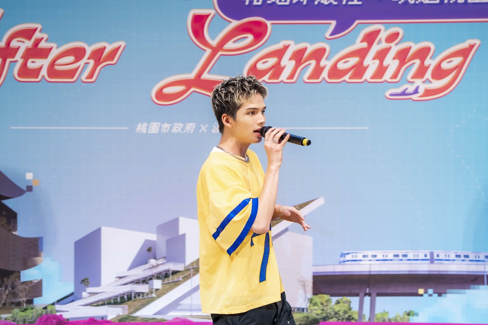 歌手派偉俊（Patrick Brasca）提到，這首作品將帶領聽眾展開一段驚喜不斷的尋寶之旅。（圖片提供／桃園市政府）