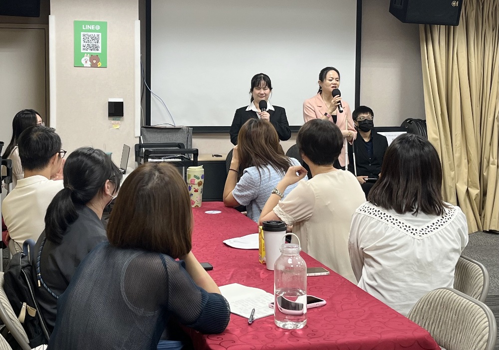 黑暗工作坊體驗之後-參與者分享感受、討論心得。(圖/黑暗對話提供)