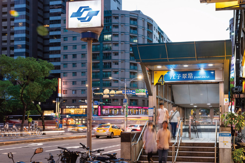 該案距江子翠站僅350米,2站到新板,同時執掌文化路、雙十路雙金軸。(圖/業者提供)