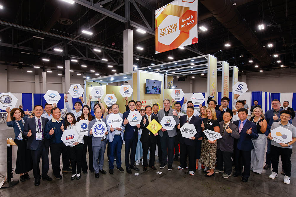 高雄市政府經濟發展局與經濟部國貿署以及螺絲公會合作，率高雄扣件業者進軍美國拉斯維加斯參加9月16-17日舉辦的「2025美國拉斯維加斯螺絲曁機械設備展(IFE)」，重要參展廠商包含：美國Optimas Solutions、LSG集團等扣件大廠，以及豐鵬、志榮、瑝祥、慶達、世豐等61家台灣業者。