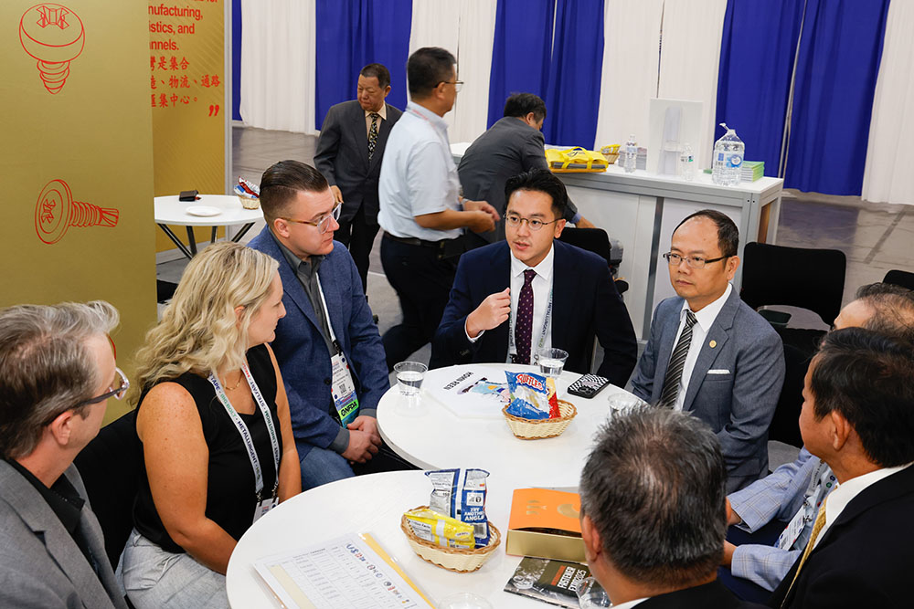 NFDA理事長ED Smith到訪台灣館與螺絲公會進行深度對談，並盛讚台灣的扣件業者是美國成功道路上不可或缺的夥伴「We can't succeed without Taiwan」。
