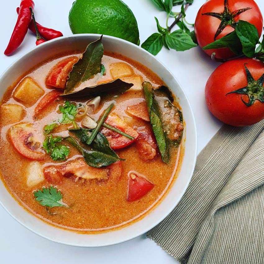 一碗湯 讓全家吃得安心—邱麻麻鍋底專家