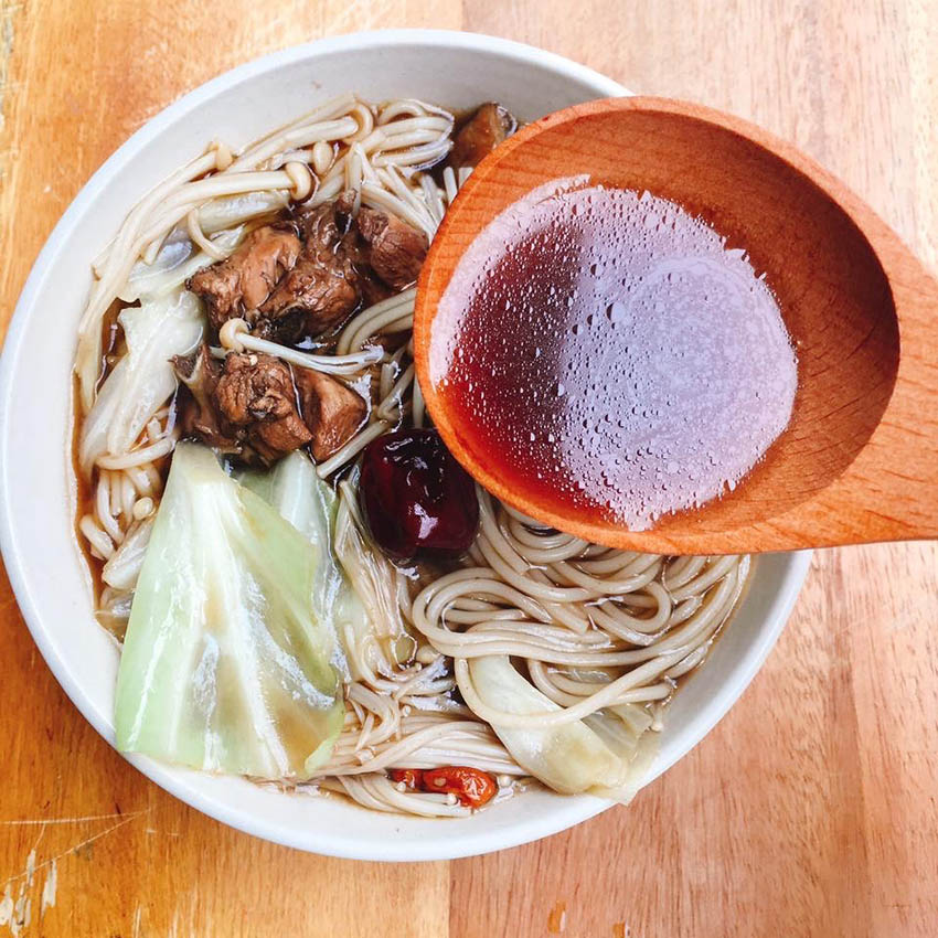 一碗湯 讓全家吃得安心—邱麻麻鍋底專家