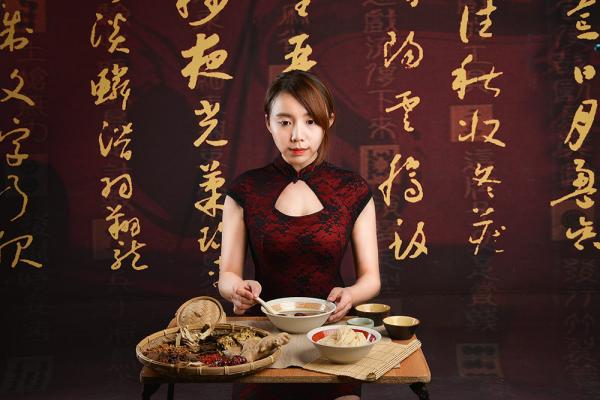 一碗湯 讓全家吃得安心—邱麻麻鍋底專家 一碗湯 讓全家吃得安心—邱麻麻鍋底專家