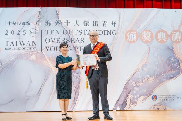 榮獲海外十大傑出青年 李致德白手起家 成台灣南向發展關鍵推手 榮獲海外十大傑出青年 李致德白手起家 成台灣南向發展關鍵推手