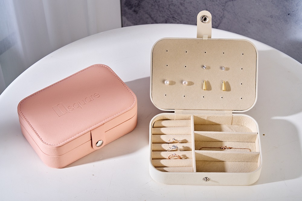 回門禮第二波（11月27日）：雙層珠寶盒乙個。圖片來源：京站