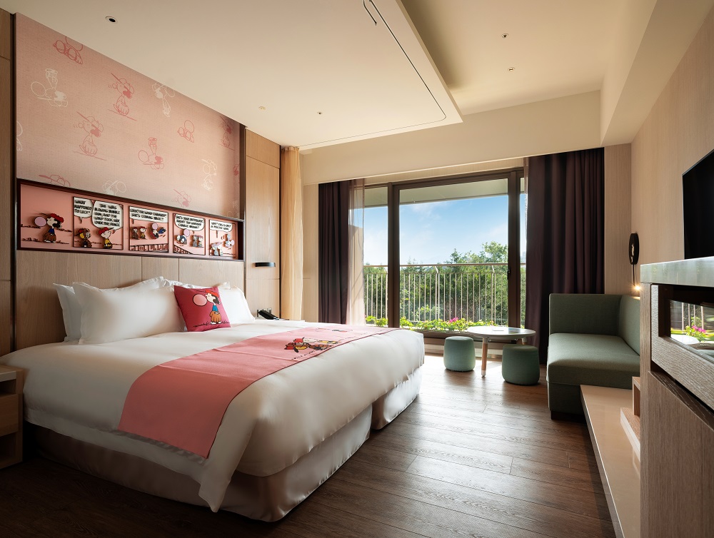 當日單筆滿3800元，即可於APP參加IP連萌刮刮卡遊戲，有機會抽中知名飯店史努比主題房型。圖片來源：京站