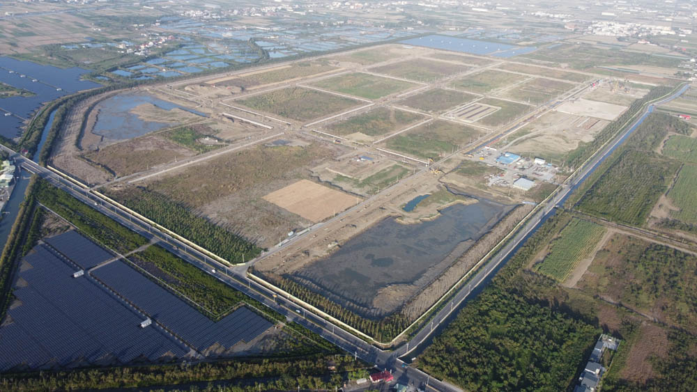 七股科技工業區空拍圖：臺南市政府以標售標租雙軌招商布局，吸引企業靈活進駐布局南台產業鏈。(圖片來源：臺南市政府經濟發展局)