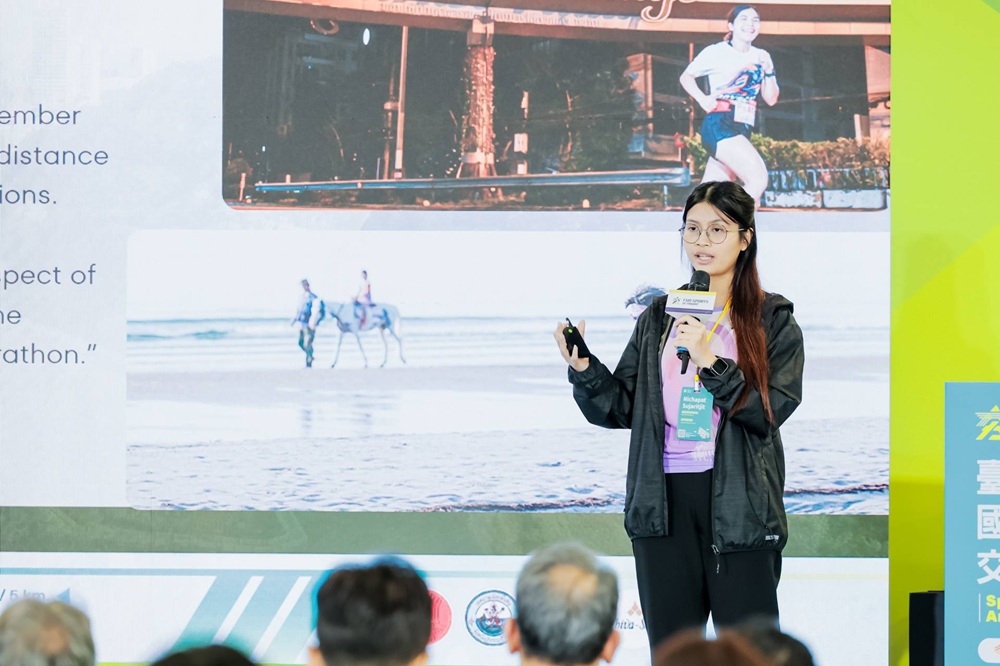 泰國華欣馬拉松賽事副總監Nichapat Sujaritjit分享泰國知名的品牌國際賽事。(圖／運動部提供)