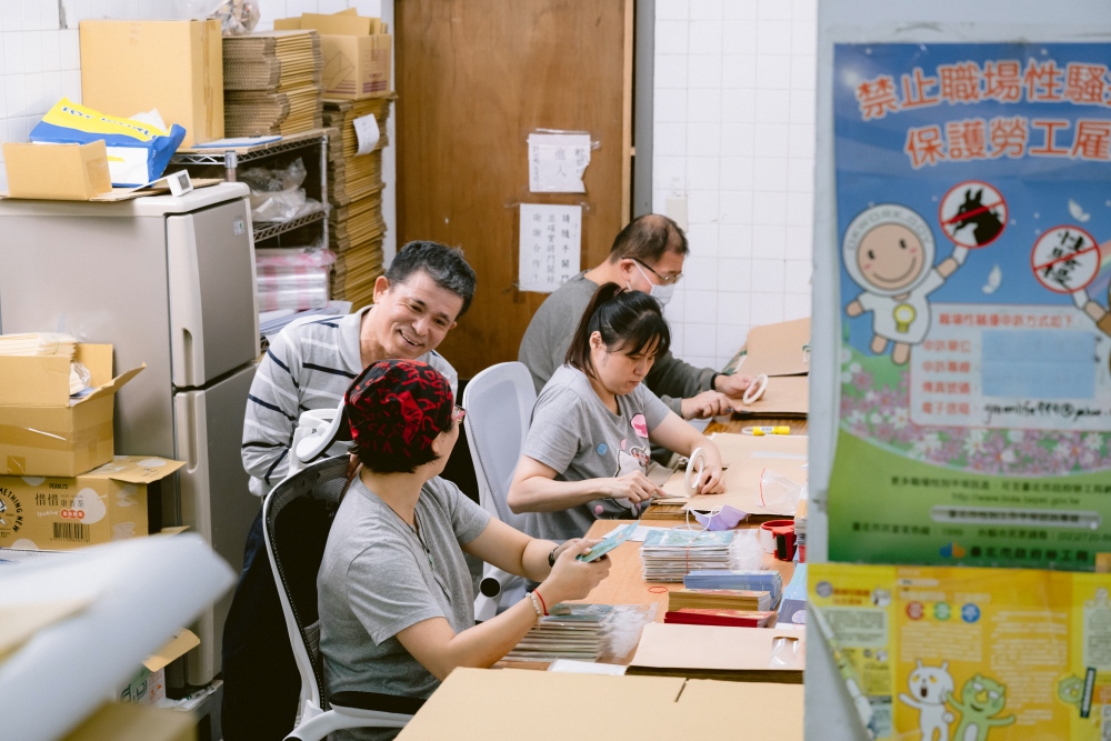 何敬歐強調庇護工場要「自產自製、自助後方能他助」。(圖/庇護工場提供)