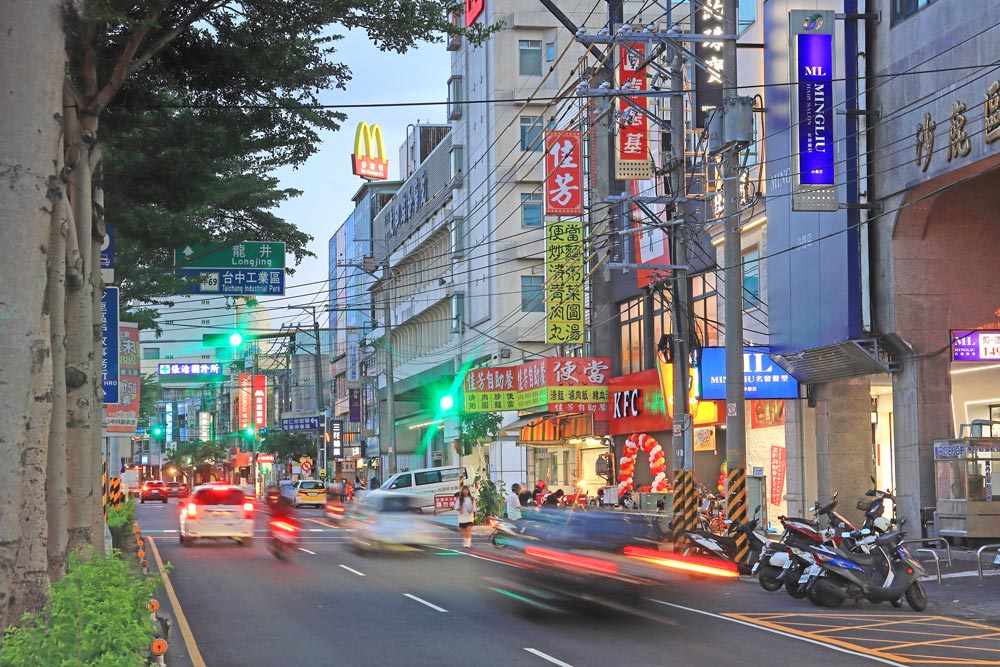 沙鹿站前商圈生活機能豐沛。